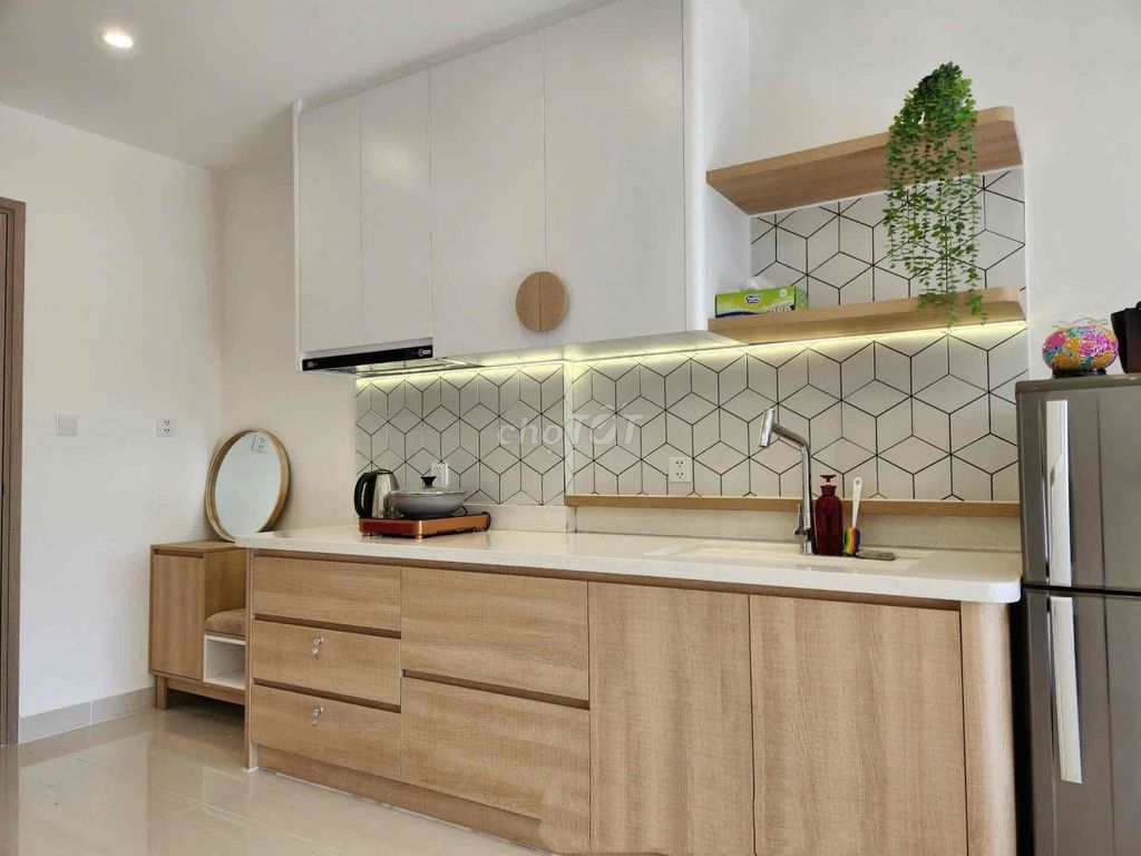 A new full house service house 100% fresh interior downtown in 6th.