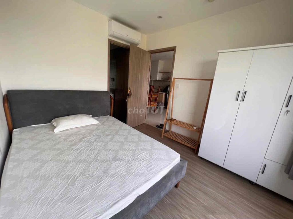 A new full house service house 100% fresh interior downtown in 6th.