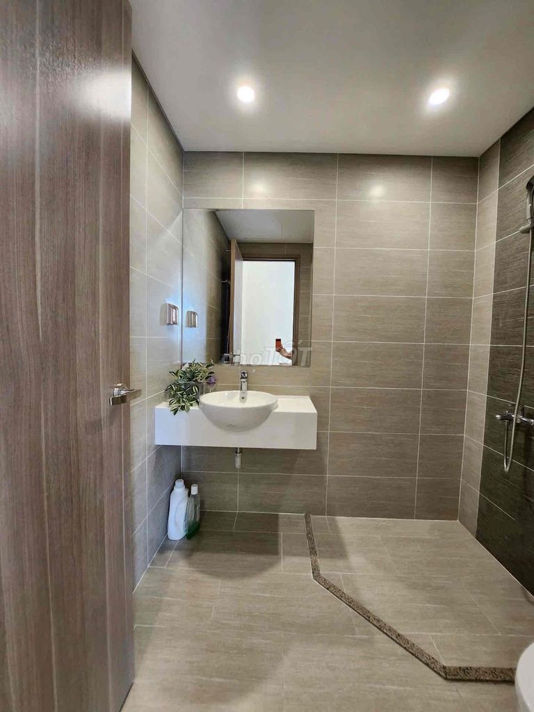 A new full house service house 100% fresh interior downtown in 6th.