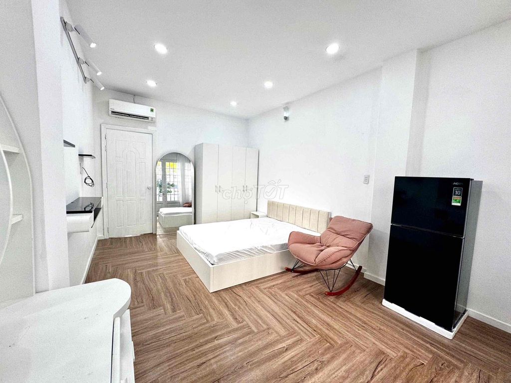 To rent the studio-Claude Sciences of Science