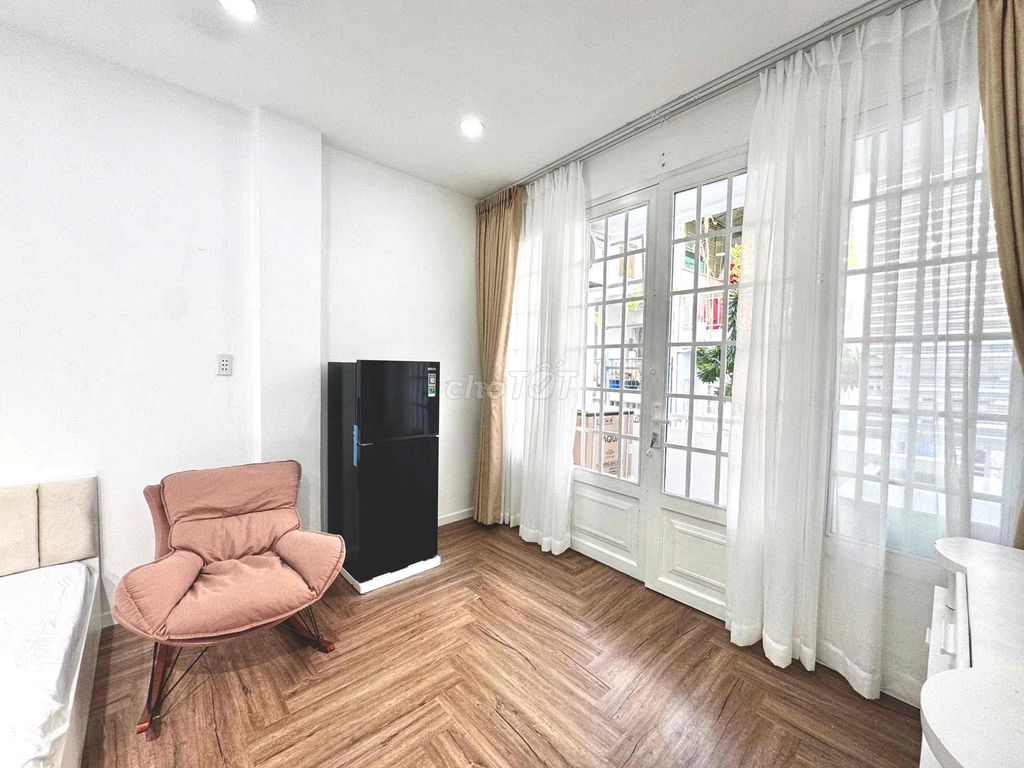 To rent the studio-Claude Sciences of Science