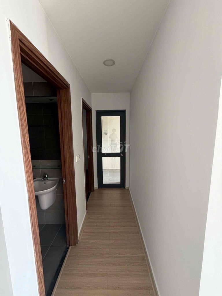 Rent The Pegasuite apartment 1-- 8-two bedrooms with air conditioning curtains.