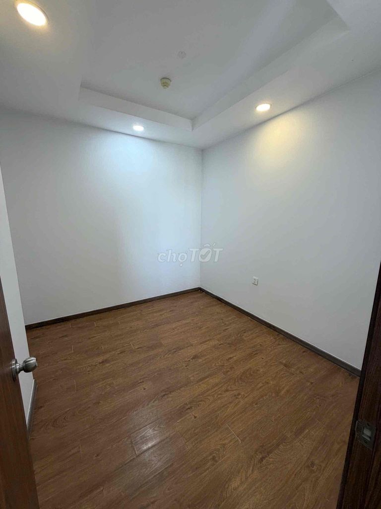 Rent The Pegasuite apartment 1-- 8-two bedrooms with air conditioning curtains.