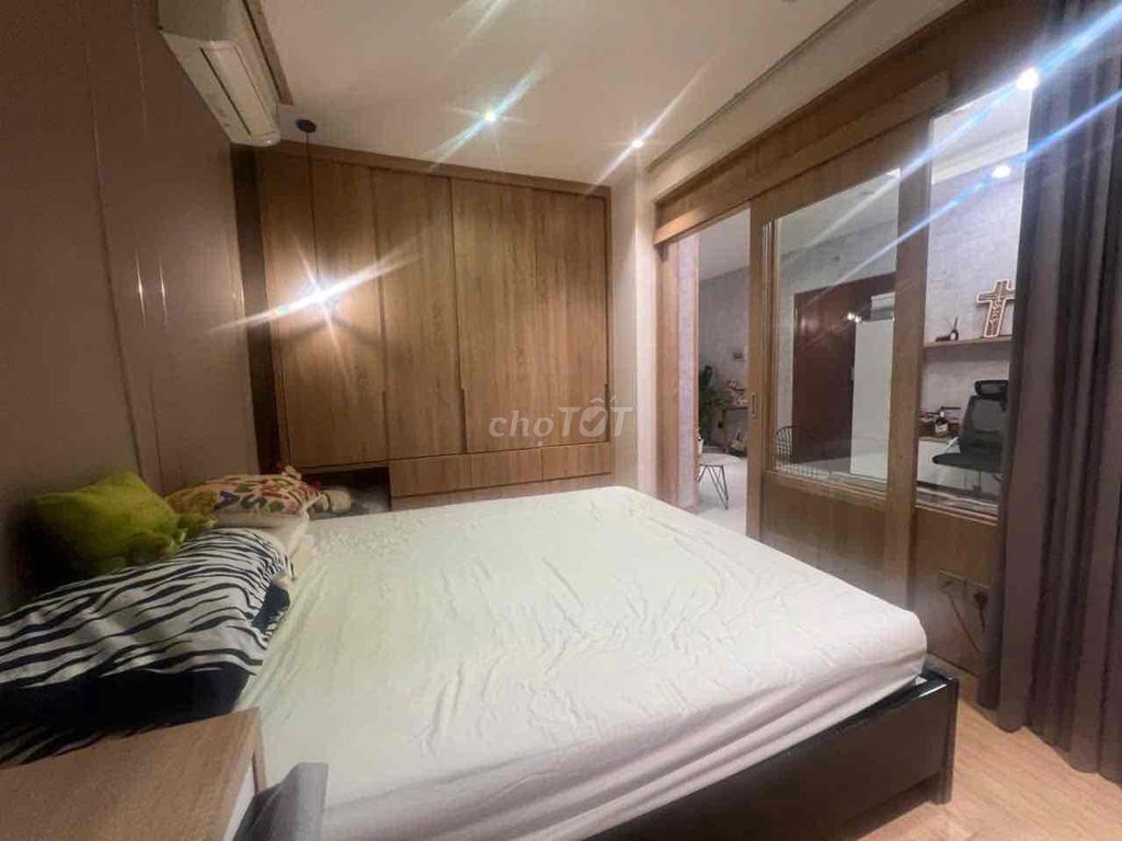 A rented bedroom, senior interior in District 7