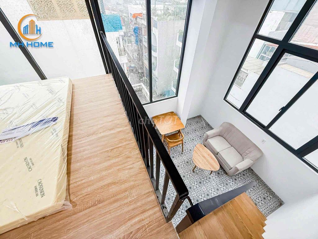 Enter the full interior of lotte mart, tdtu, rmit open window