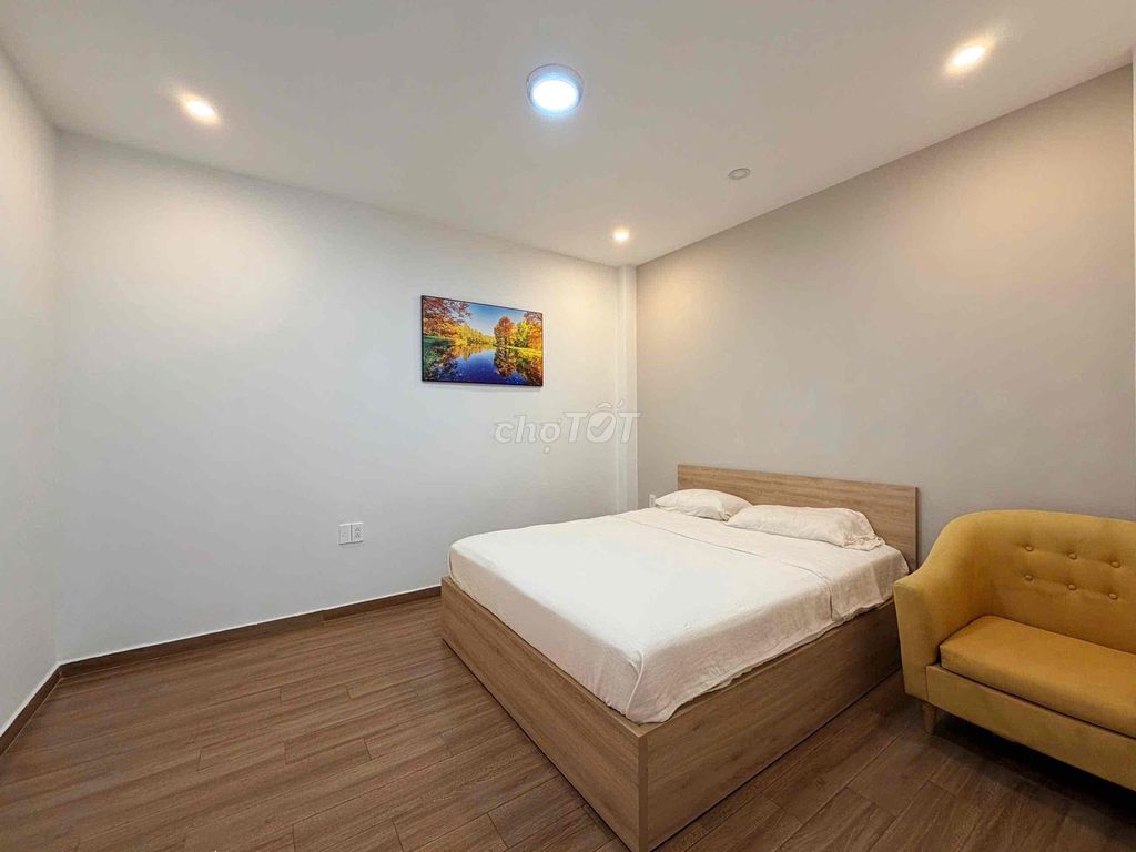 A super large bedroom at Thảo Điền, convenient to go to the bridge.