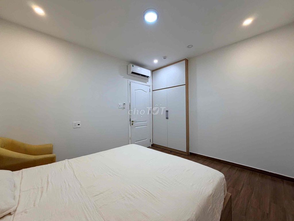 A super large bedroom at Thảo Điền, convenient to go to the bridge.