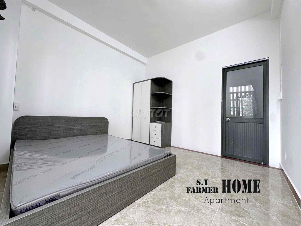 5th District House. One bedroom, low-level kitchen.