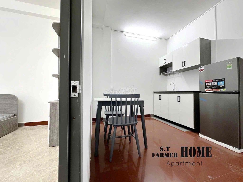 5th District House. One bedroom, low-level kitchen.