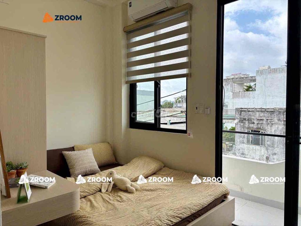 Super studio top-high-level -- full-in-the-clock balconies -- right in the 6th district.