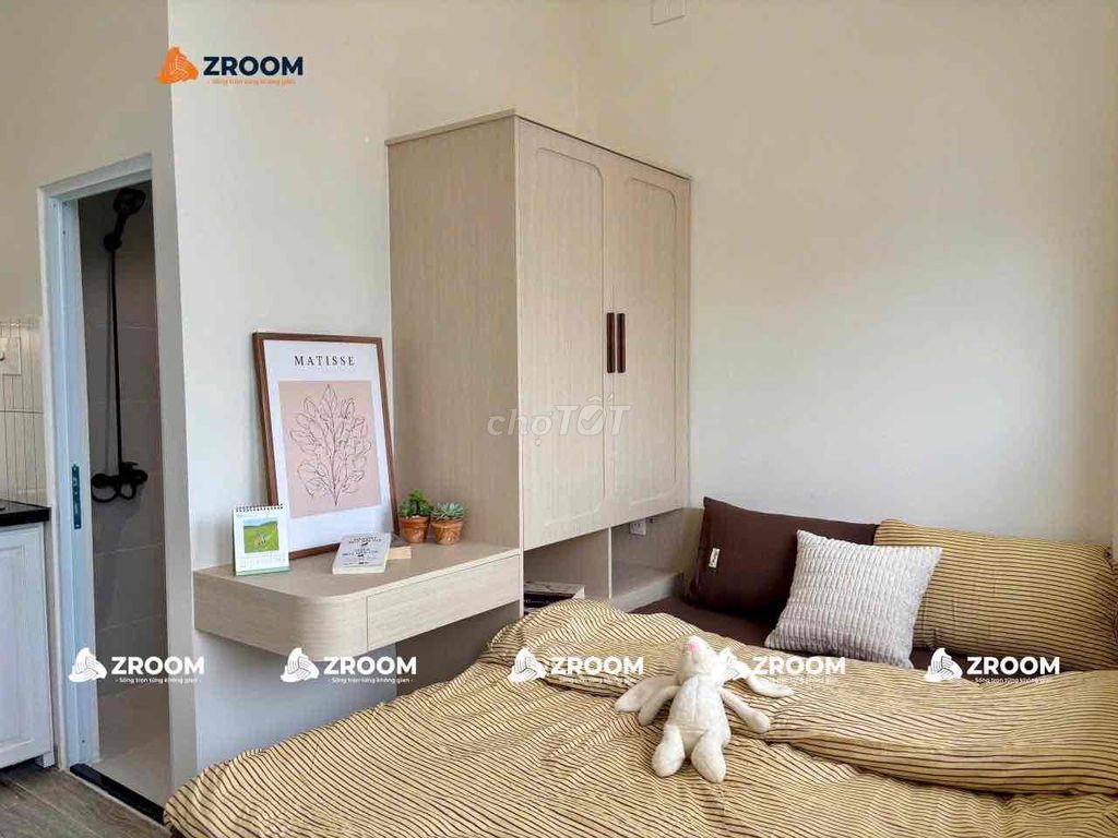 Super studio top-high-level -- full-in-the-clock balconies -- right in the 6th district.