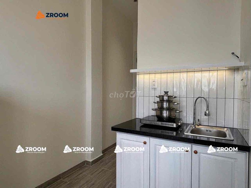 Super studio top-high-level -- full-in-the-clock balconies -- right in the 6th district.