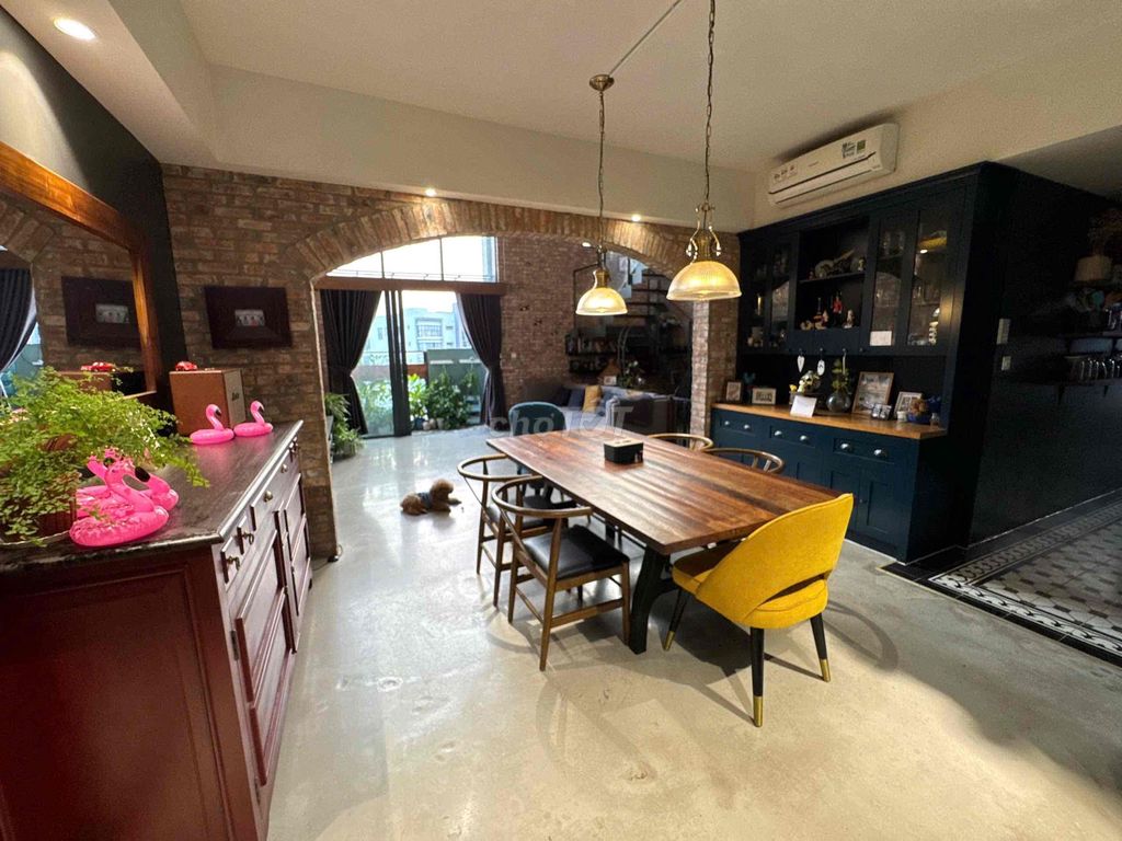 Rent Dupix 200 meters - 5 bedrooms, 4 toilets, EARC, complete advanced interior