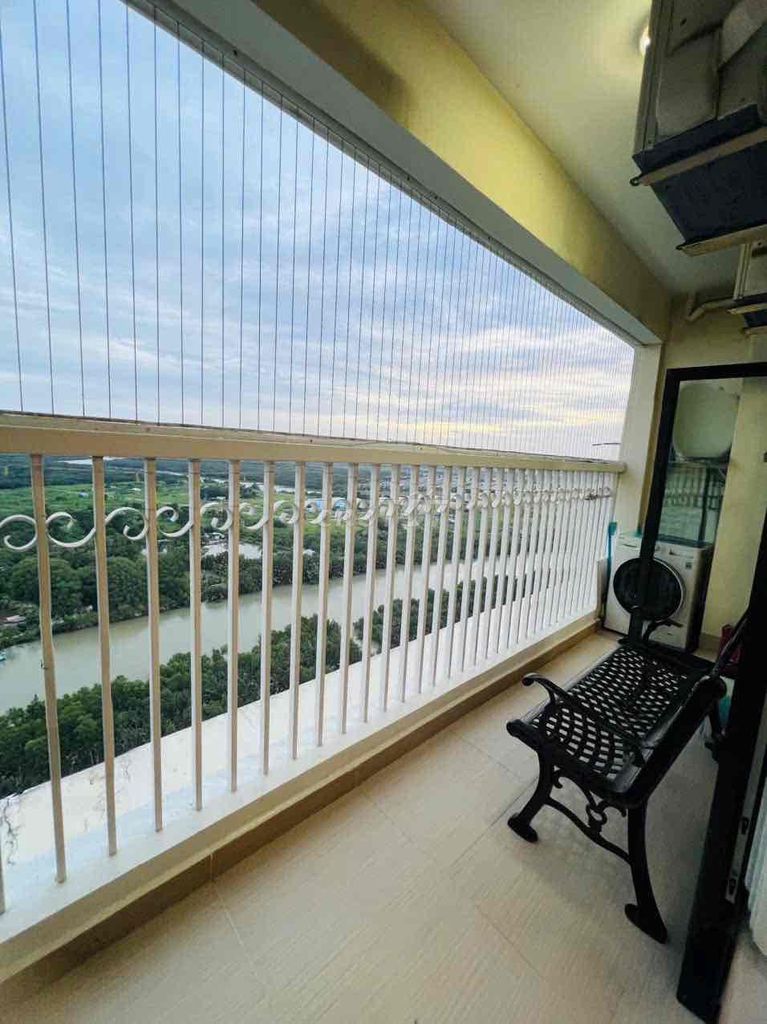 Two bedrooms, interior, river seven rented.