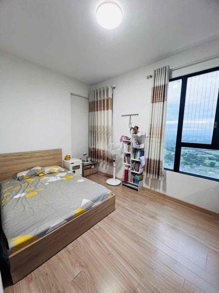 Two bedrooms, interior, river seven rented.