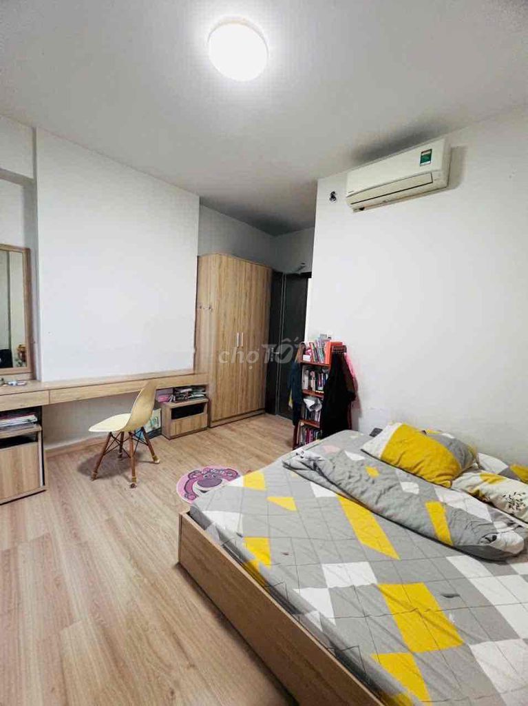Two bedrooms, interior, river seven rented.