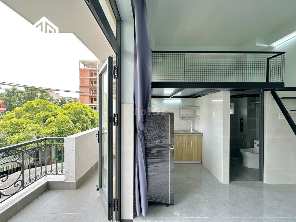 The apartment is full of open-cut balconies at the University of Parley.