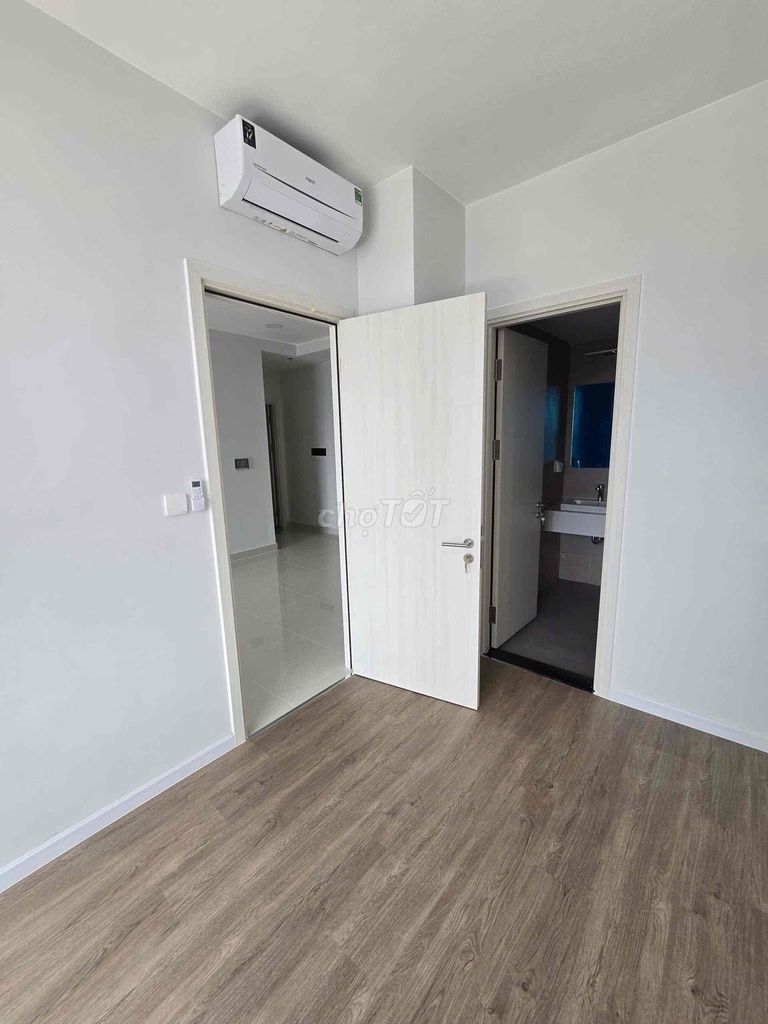 Rent D-Homme senior apartment downtown in the Big Market. District 6