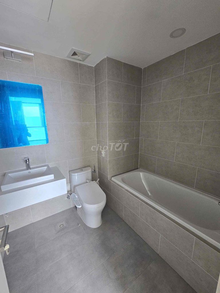 Rent D-Homme senior apartment downtown in the Big Market. District 6