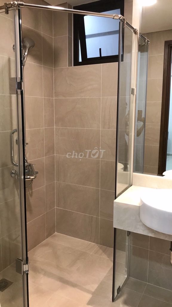 Rent a D'lusso bedroom on a favor, move in.