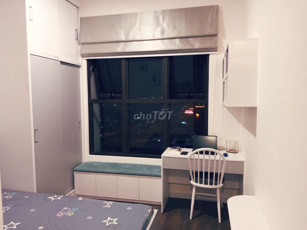 Rent a D'lusso bedroom on a favor, move in.