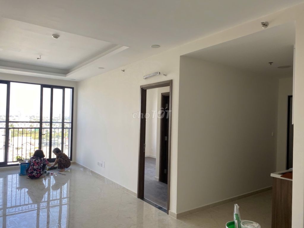 Rent a D'lusso bedroom on a favor, move in.