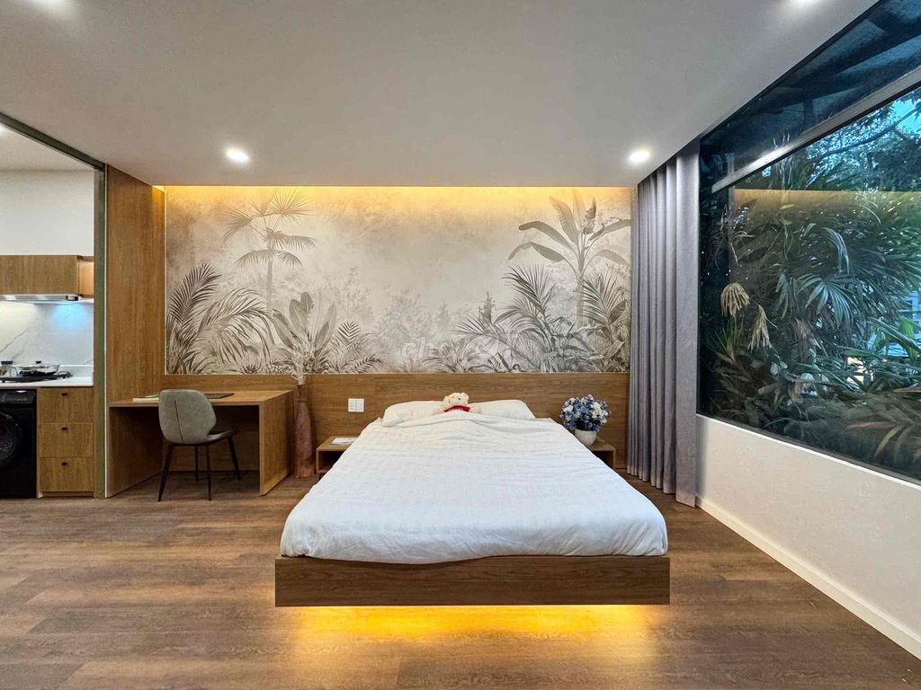 Open a one-room apartment in District 2, free to go tomorrow.