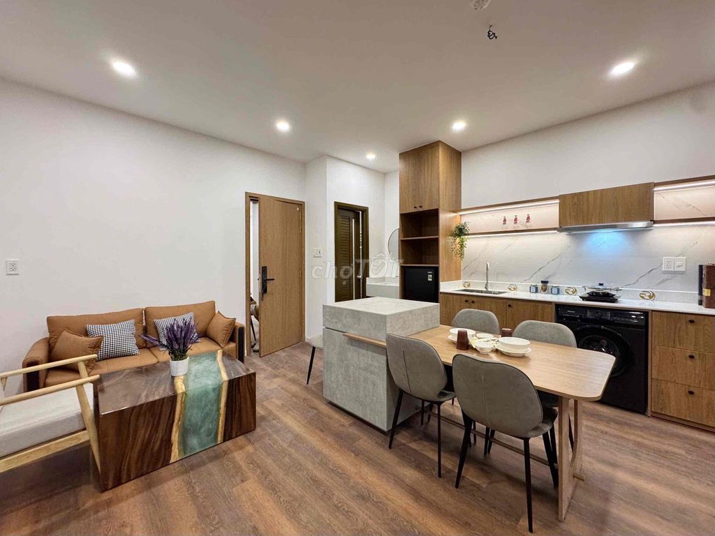 Open a one-room apartment in District 2, free to go tomorrow.
