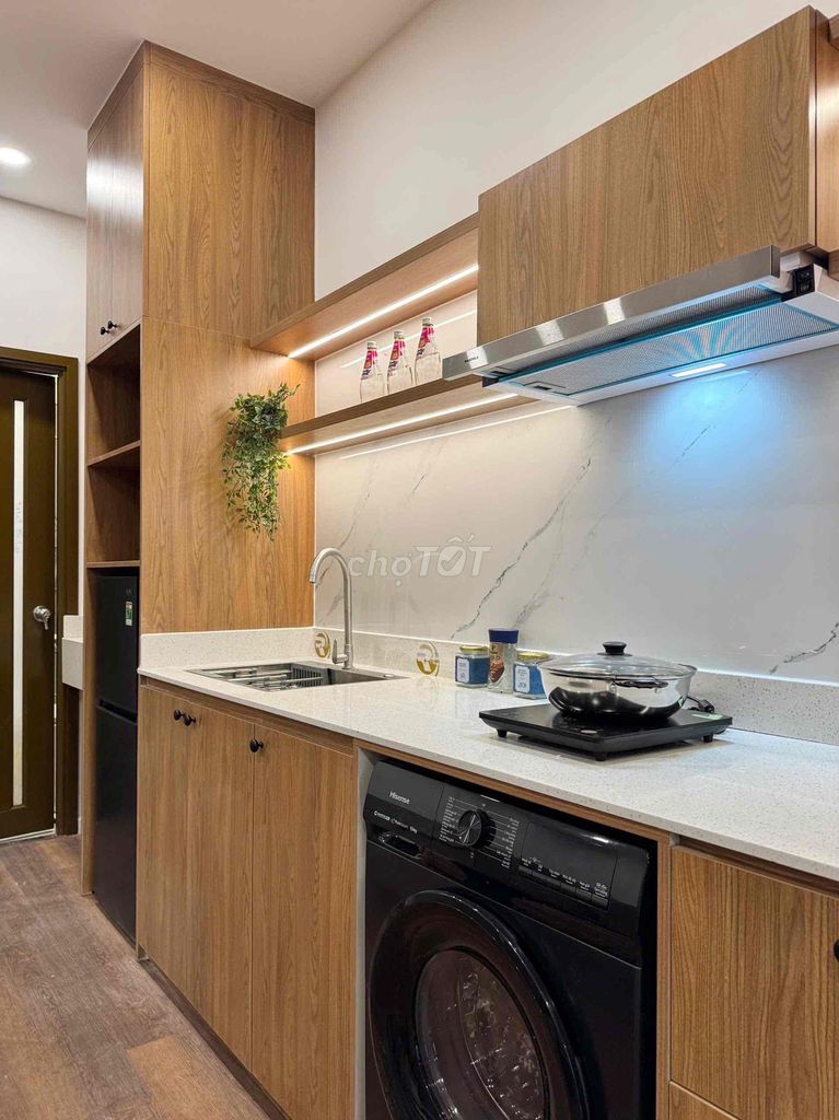 Open a one-room apartment in District 2, free to go tomorrow.