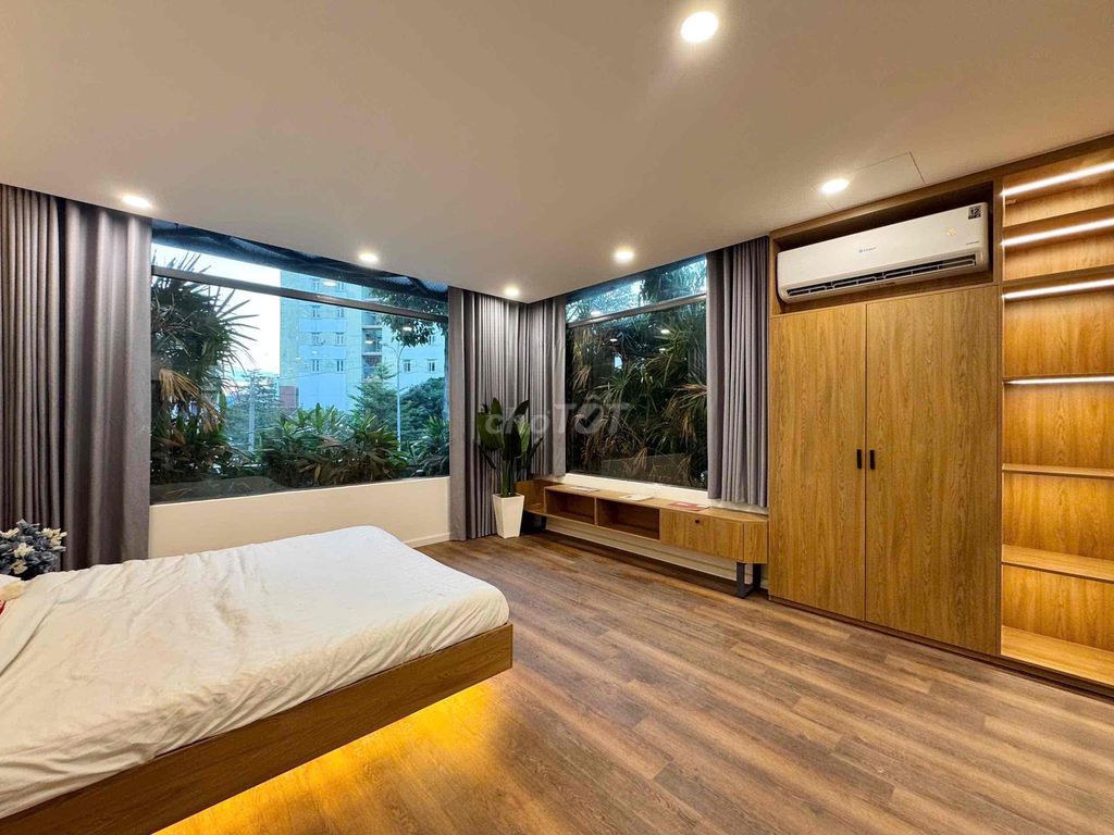 Open a one-room apartment in District 2, free to go tomorrow.