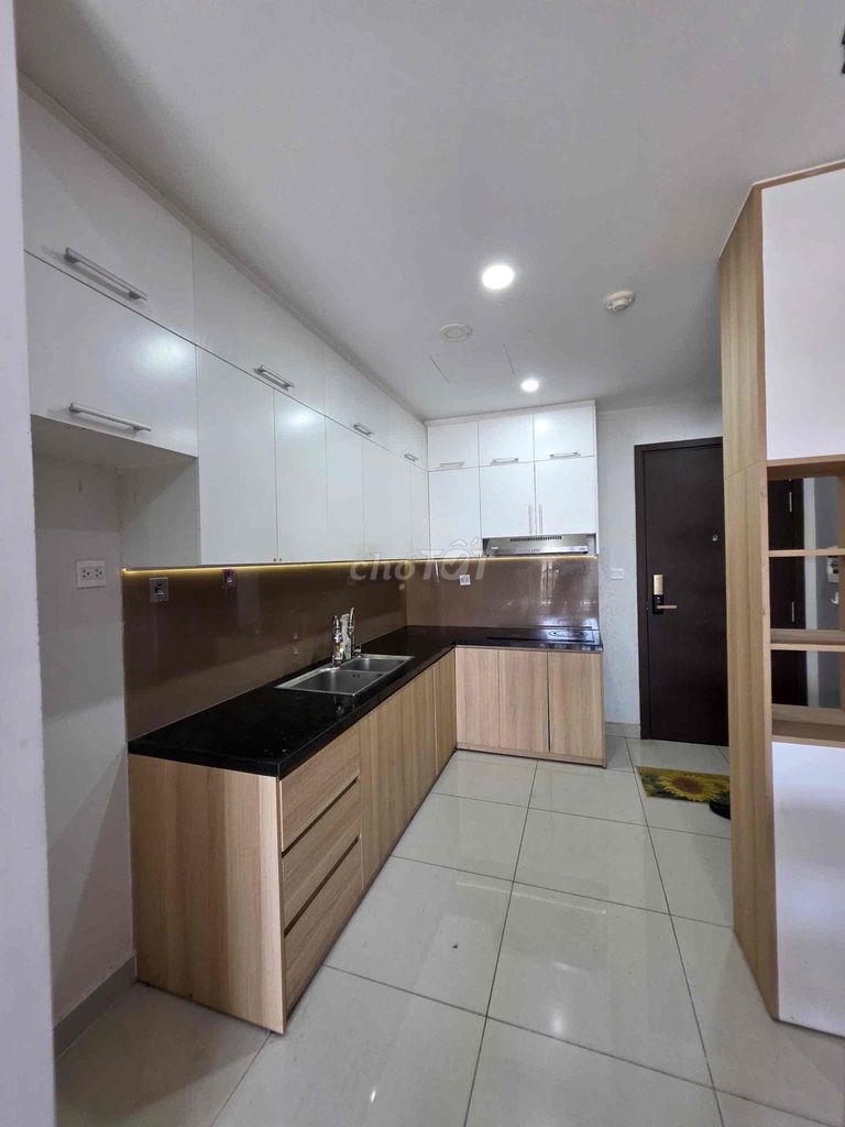 The top apartment of the medical residence. Come in right now.
