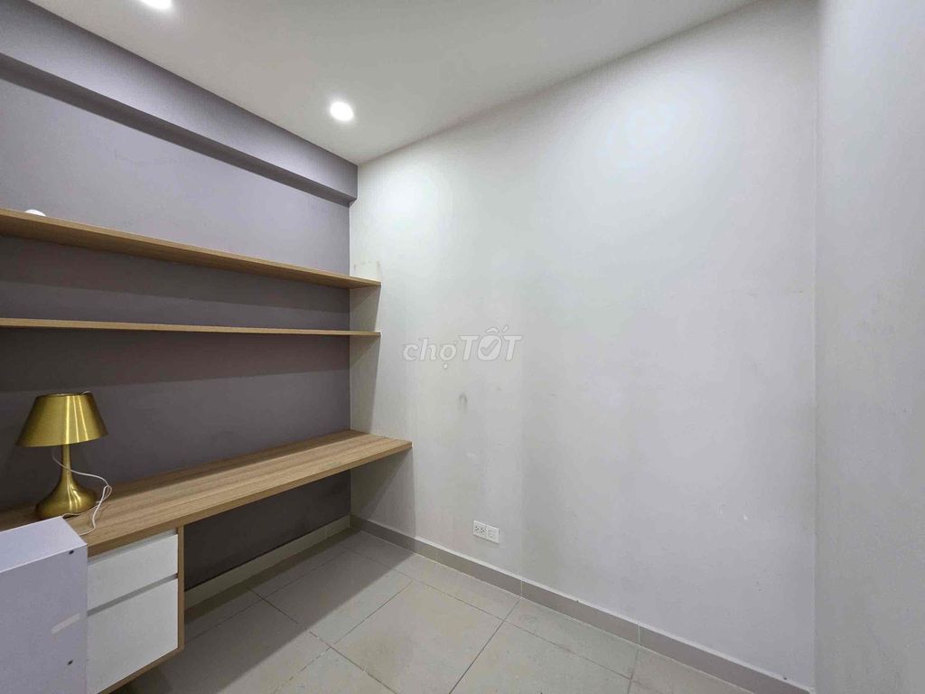 The top apartment of the medical residence. Come in right now.