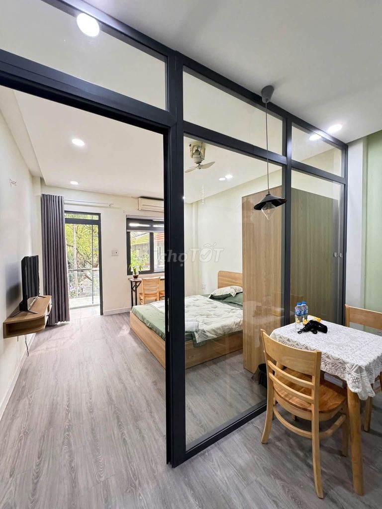 The new balconcilial apartment is built right near the commercial university.
