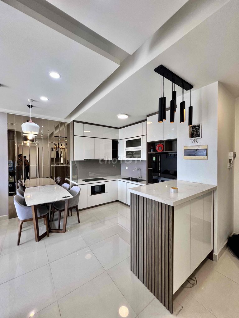 The Sun Avenue District 2 – 2 bedrooms, 2 Full Seven toilets, View Rivers. Only 16.5 million a month.