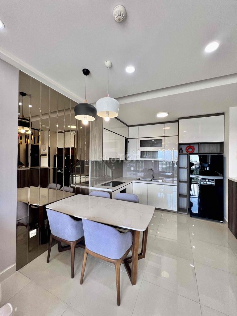 The Sun Avenue District 2 – 2 bedrooms, 2 Full Seven toilets, View Rivers. Only 16.5 million a month.