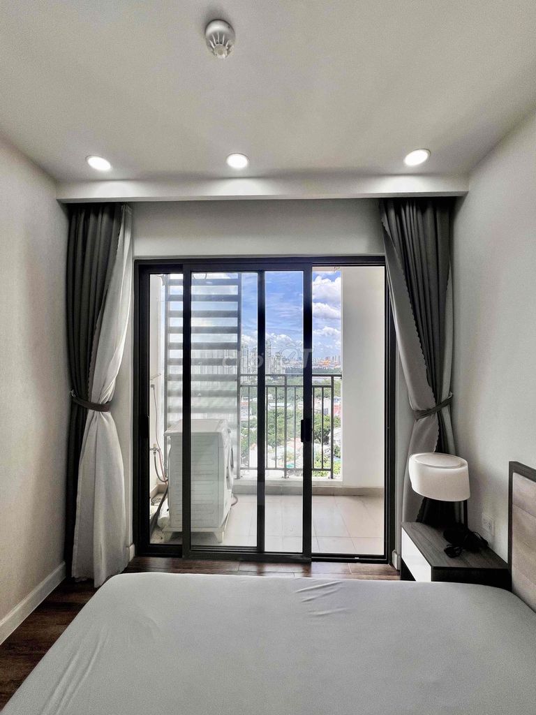 The Sun Avenue District 2 – 2 bedrooms, 2 Full Seven toilets, View Rivers. Only 16.5 million a month.