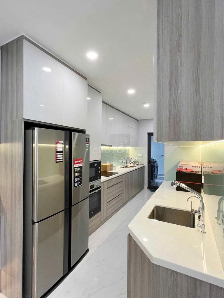 Rent Eren Celaldon City apartment 18 million a month full of furniture.