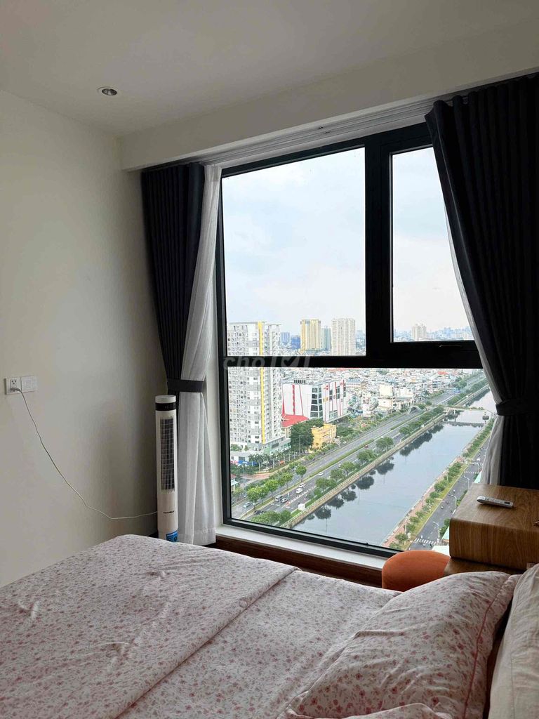 Rent D-Aqua-- Bến Bình Đông cash, 8th District -- two full interior bedrooms.