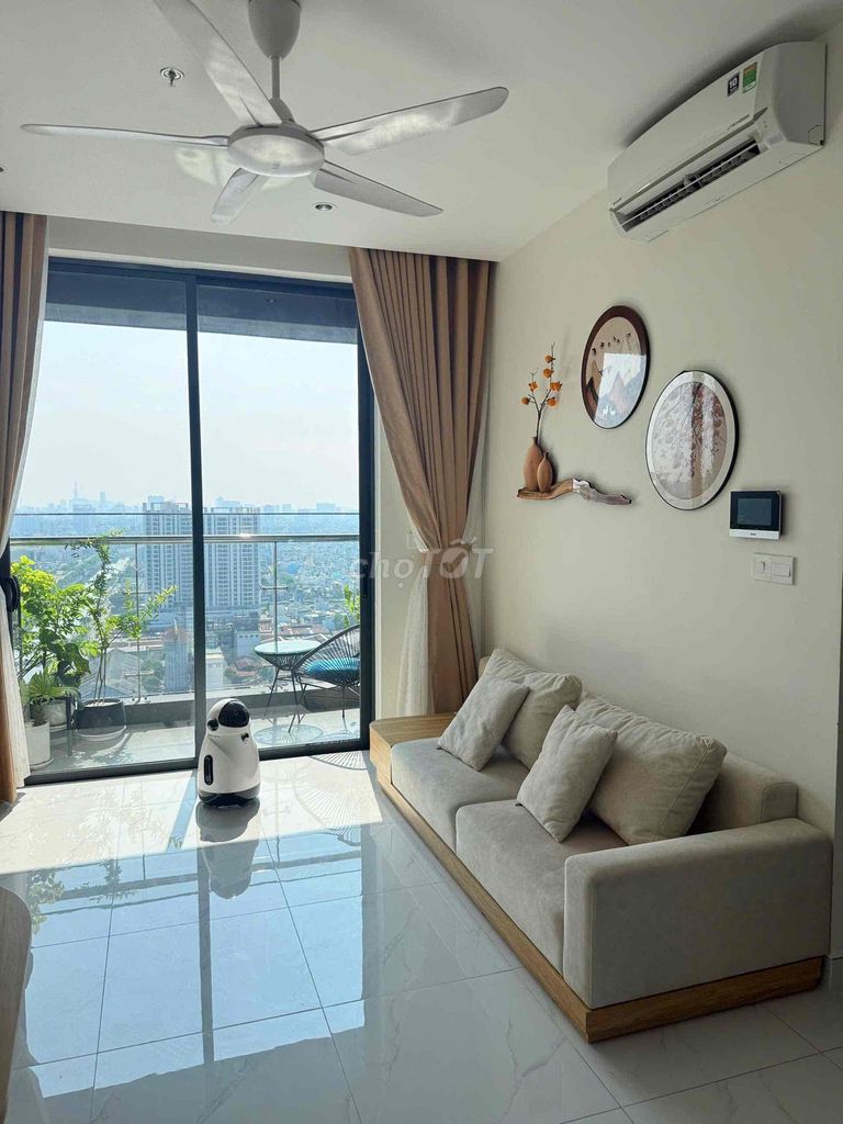 Rent D-Aqua-- Bến Bình Đông cash, 8th District -- two full interior bedrooms.