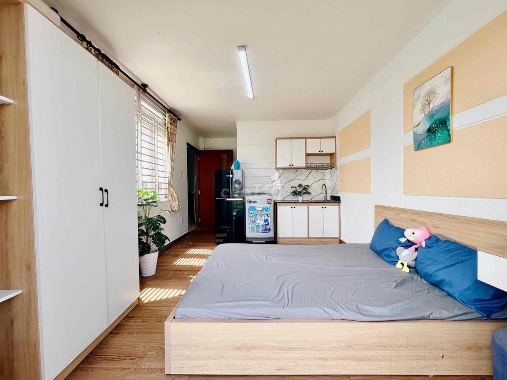 It's the owner of the studio that rents the studio 30 meters - Nơ Trang Long - close to the academic university, umf