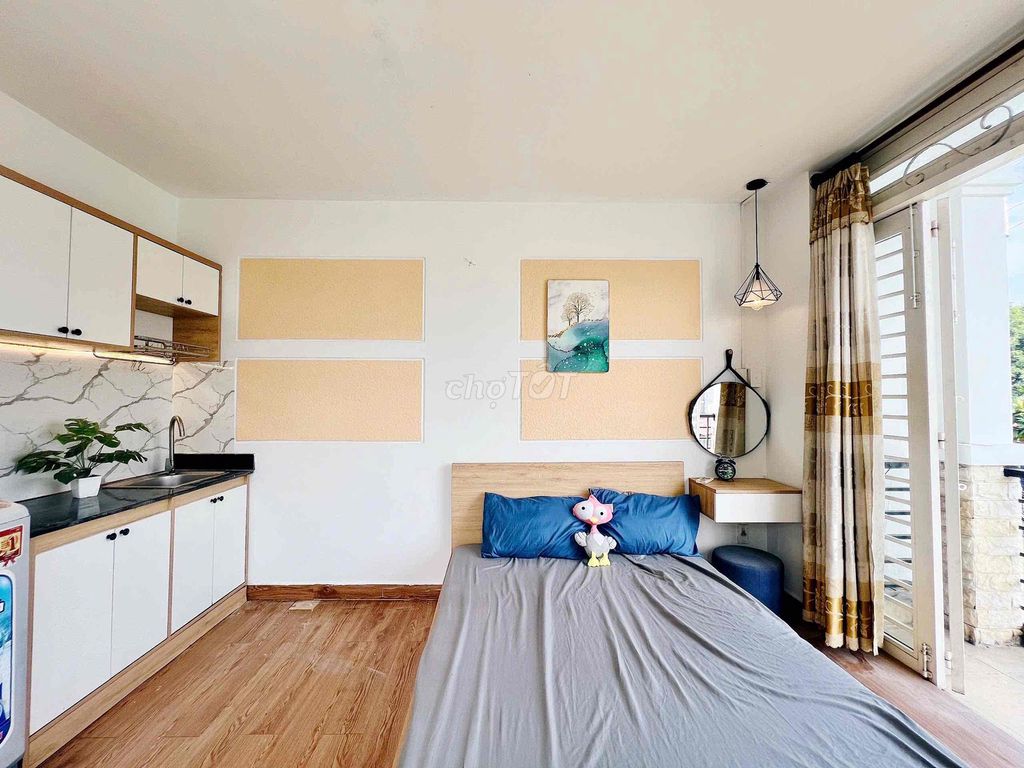 It's the owner of the studio that rents the studio 30 meters - Nơ Trang Long - close to the academic university, umf