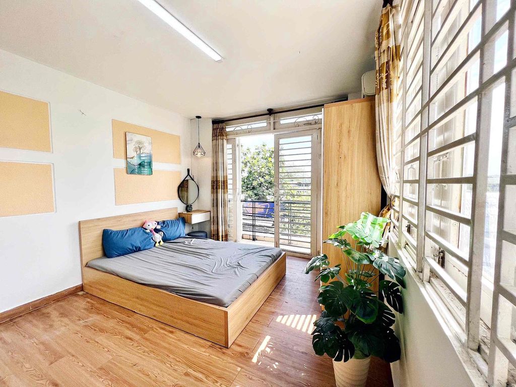 It's the owner of the studio that rents the studio 30 meters - Nơ Trang Long - close to the academic university, umf