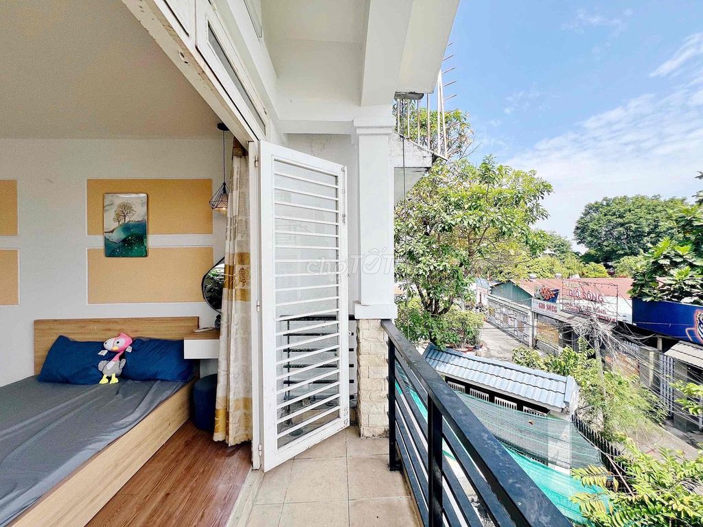 It's the owner of the studio that rents the studio 30 meters - Nơ Trang Long - close to the academic university, umf