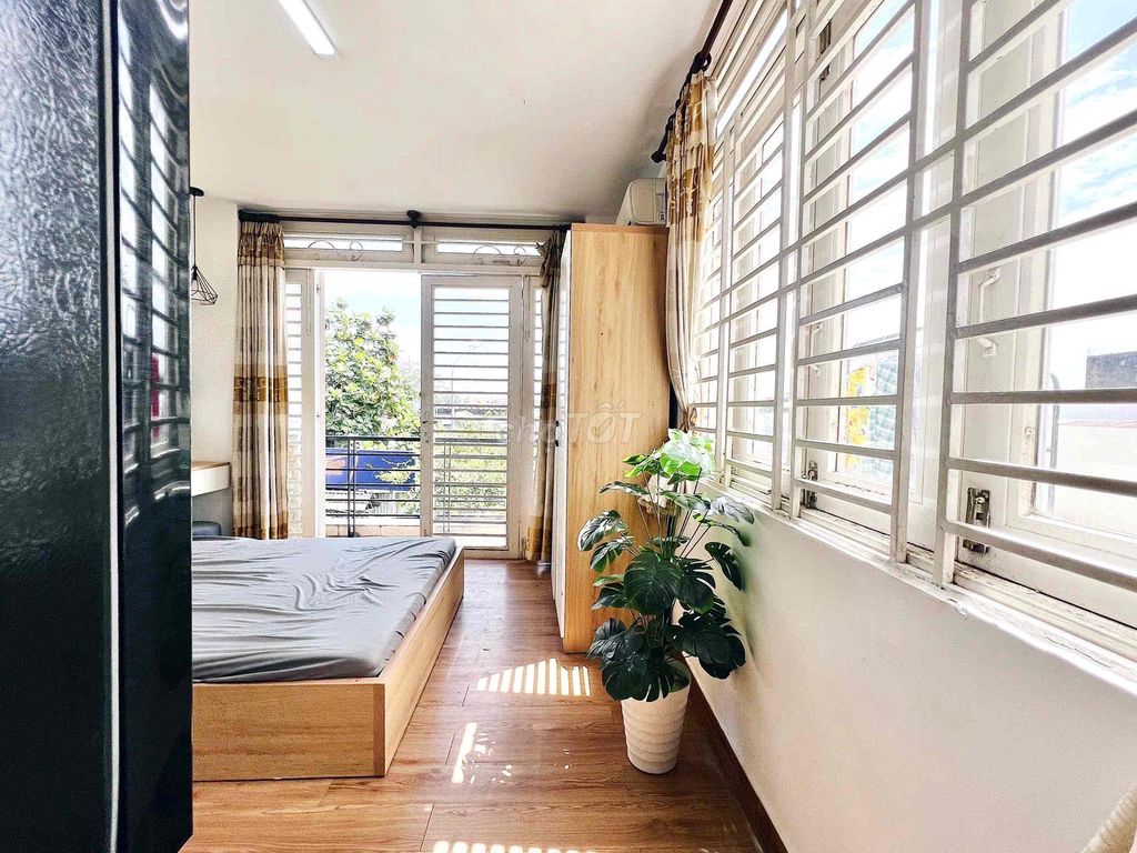 It's the owner of the studio that rents the studio 30 meters - Nơ Trang Long - close to the academic university, umf