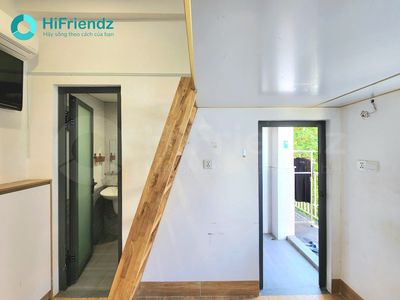 6 million Dupox balconcree two elevators of new interior cars.