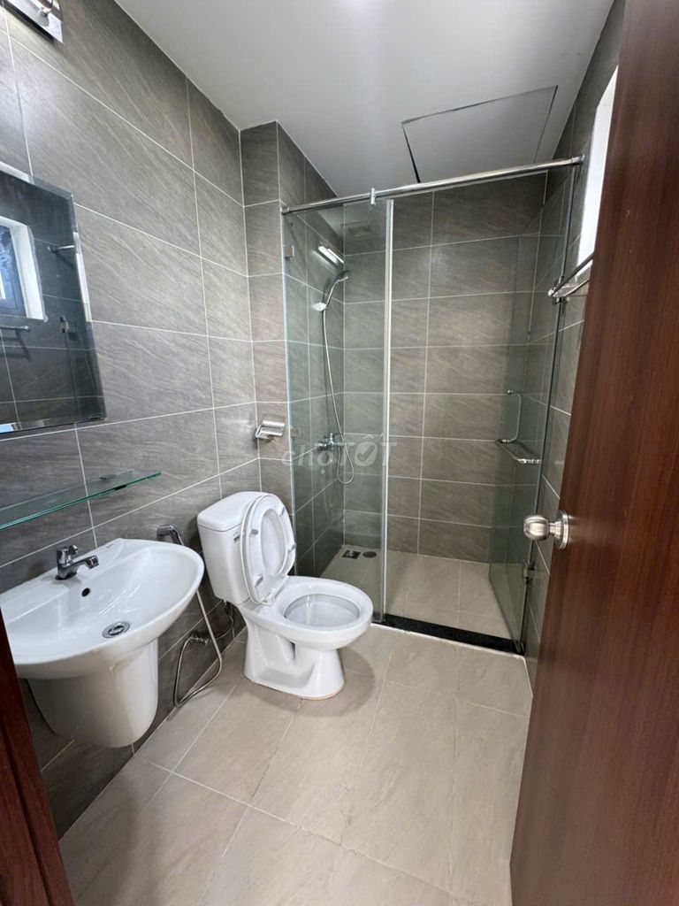 Renting apartment green river-eight. Three bedrooms. Two toilets at 11 million.