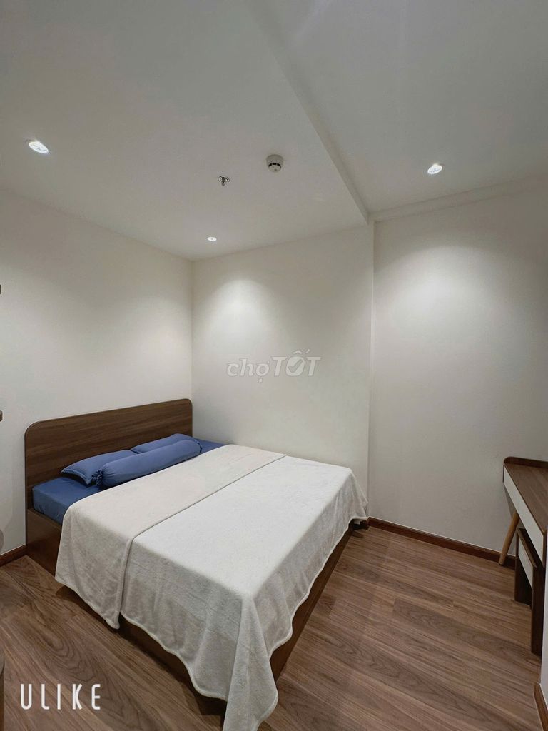 Renting apartment D - Aqua (2001).
