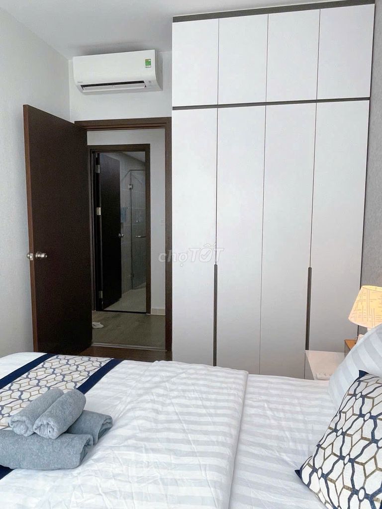 Rent many apartments, two bedrooms and three Sunrises, enough furniture, in place.