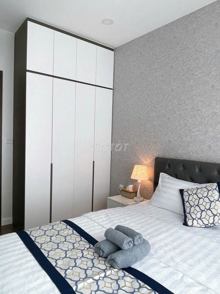 Rent many apartments, two bedrooms and three Sunrises, enough furniture, in place.