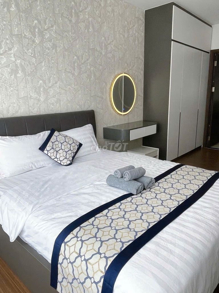 Rent many apartments, two bedrooms and three Sunrises, enough furniture, in place.